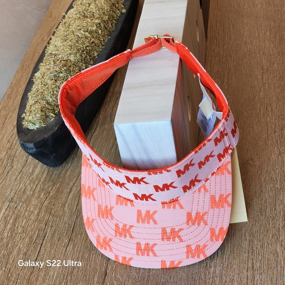 Michael Kors Women's Red Clay Logo Jacquard Visor - Picture 4 of 6